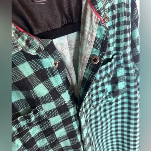 QUIKSILVER size S men’s button snap down shirt, long sleeve, teal color, pockets - Picture 5 of 6